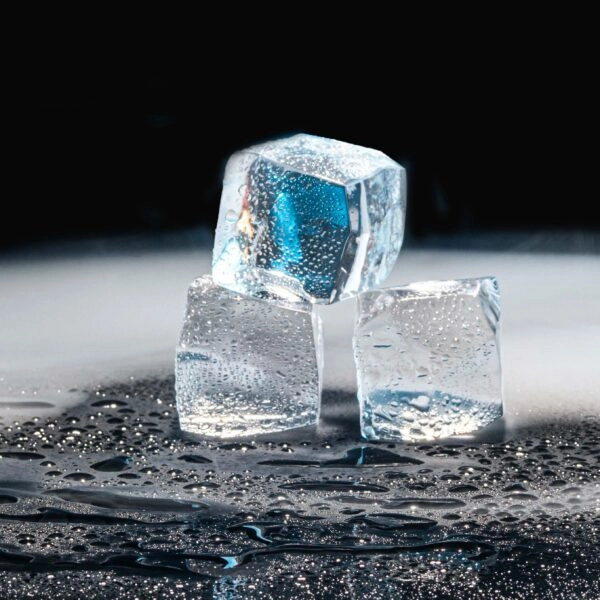 El baño de hielo tiene su punto épico, pero no buen amigo si estás trabajando la fuerza y buscas ver un crecimiento muscular. FOTO: Ray Suarez/Pexels. 