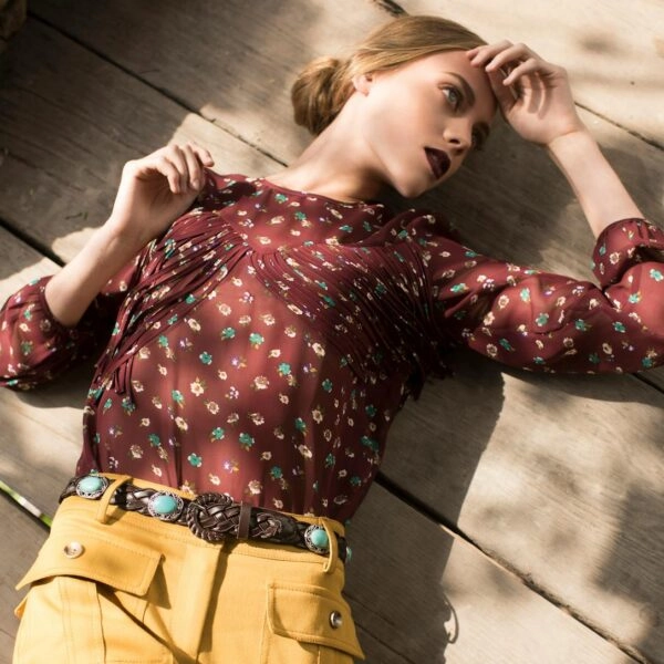 Mujer con insomnio que toma fármacos para el insomnio que engordan