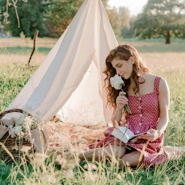 Salir de la ciudad ya no es lo que era. Ahora te encuentras destinos bien acondicionados, actividades de las que apetecen de verdad y un wifi sin sobresaltos. FOTO: Anna Kanifatova/Pexels. 