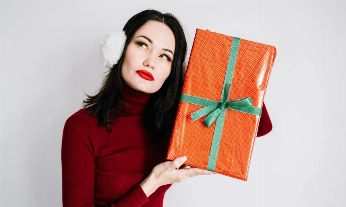 Regalo equivocado que anuncia la ruptura de una pareja