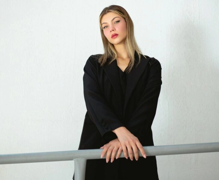 Mujer sin superar el cinismo