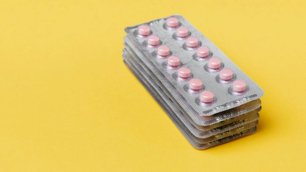 Recortando un poco los bordes de cada envase se reducen toneladas de plástico al año. Mismas pastillas pero en un packaging más sostenible. FOTO: Karola G/Pexels.