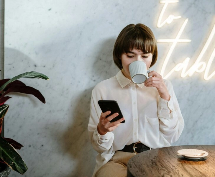 no-desconexion-digital-del-trabajo Mujer incapaz de desconectar del trabajo