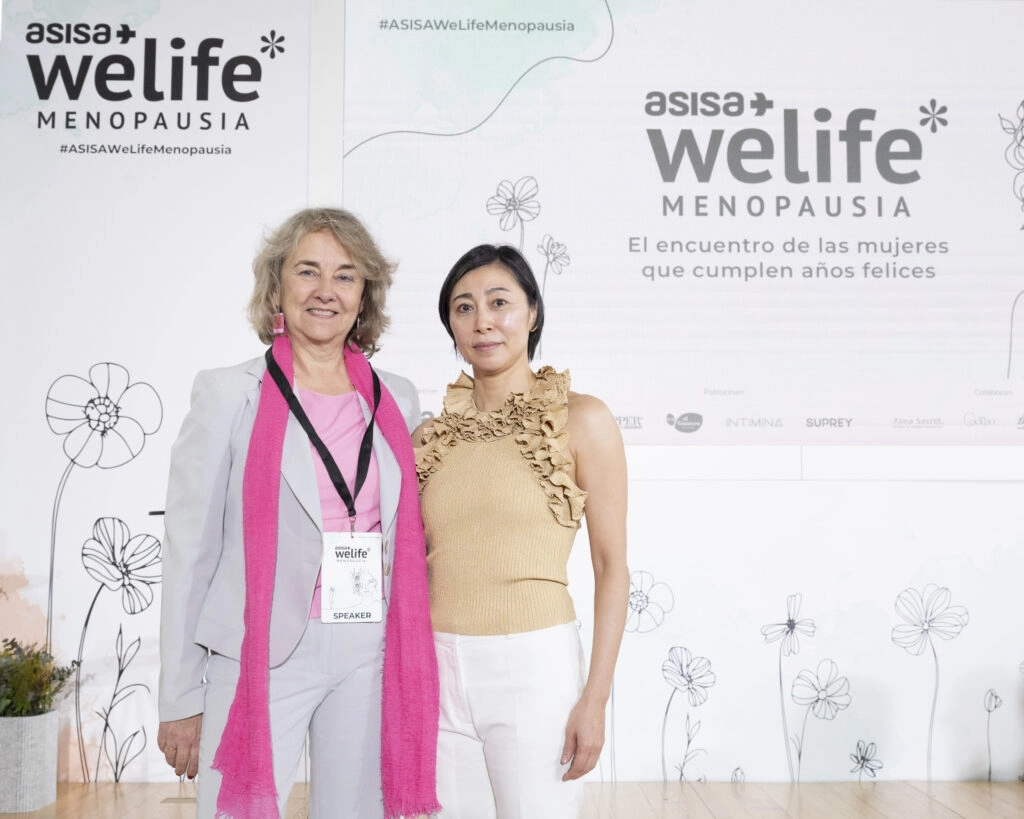 La química Adela Muñoz y Maiko Tahara, experta en yoga facial.