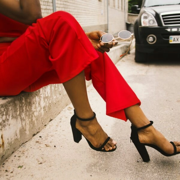 Sandalias de taconazo y stilettos, solo para ocasiones especiales. FOTO: Worldview Capture/Pexels.