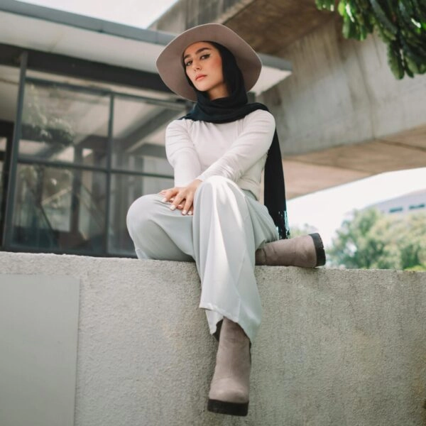 Mirada altiva, gesto de desdén y la crítica en la punta de la lengua. Es probable que busque descargar su propia frustración. La estrategia es no entrar al trapo y dejarlo correr. FOTO: Aaronicc/Pexels.