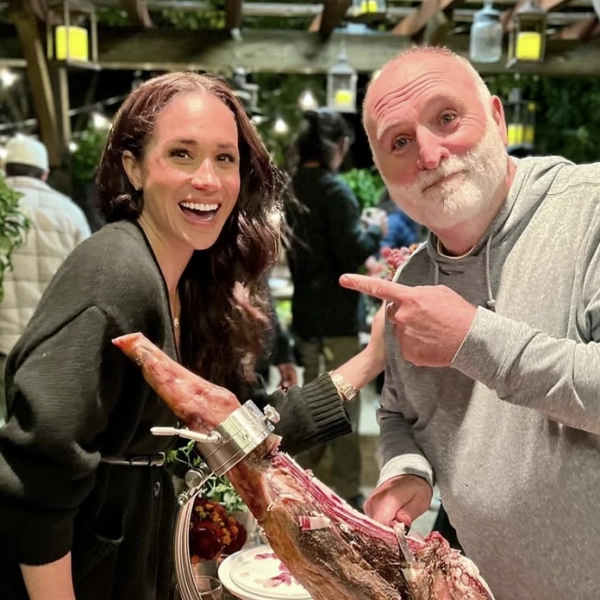 Ni codearse con los grandes de la cocina, como el chef José Andrés, han salvado a Meghan Markle de caer. FOTO: Instagram de Meghan Markle (@meghan).