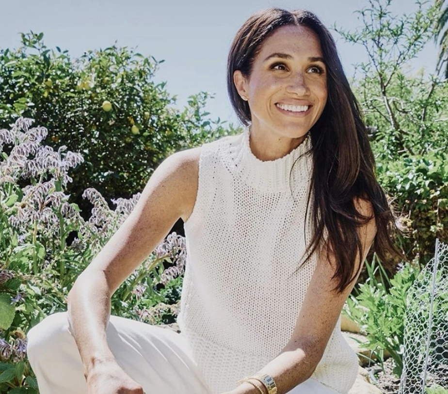 Meghan Markle en su jardín