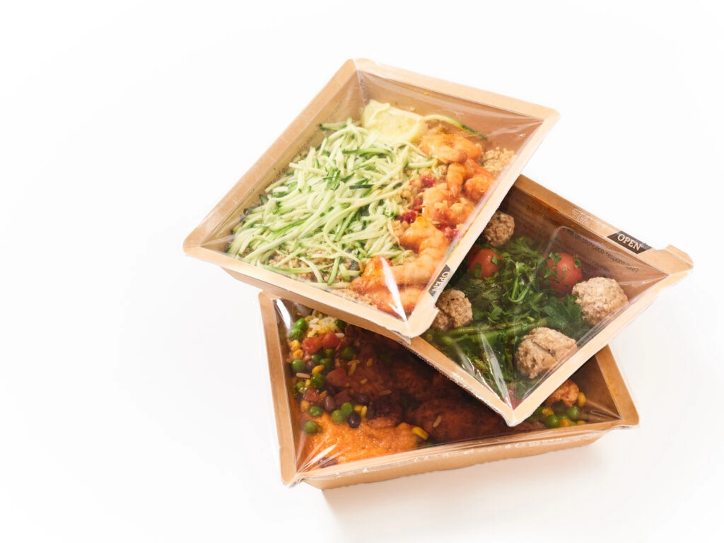 Platos saludables con alimentos frescos sin conservantes