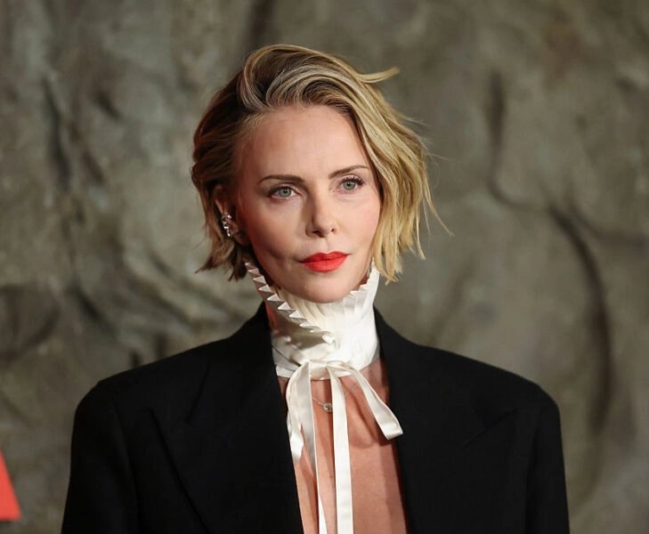 Netflix’s «Apex» New York Premiere Charlize Theron ser directa no es ser fría