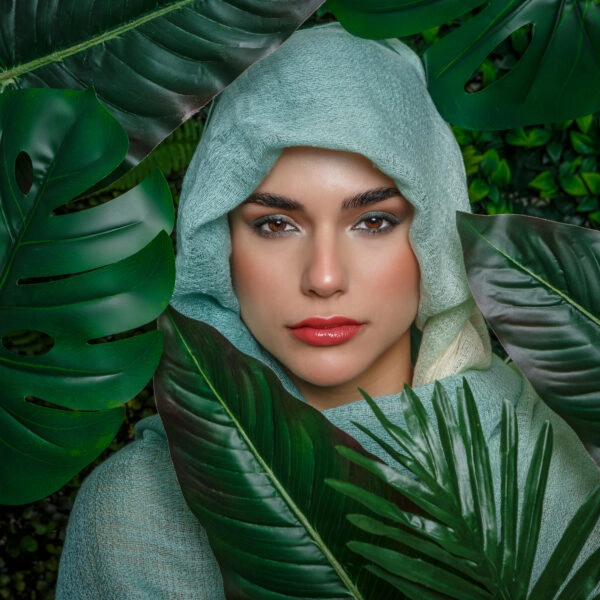 No basta con que una crema facial tenga ingredientes naturales para que sea sostenible. Si el envase no es reciclable, no será ecológica. FOTO: Juan Algar/Getty.