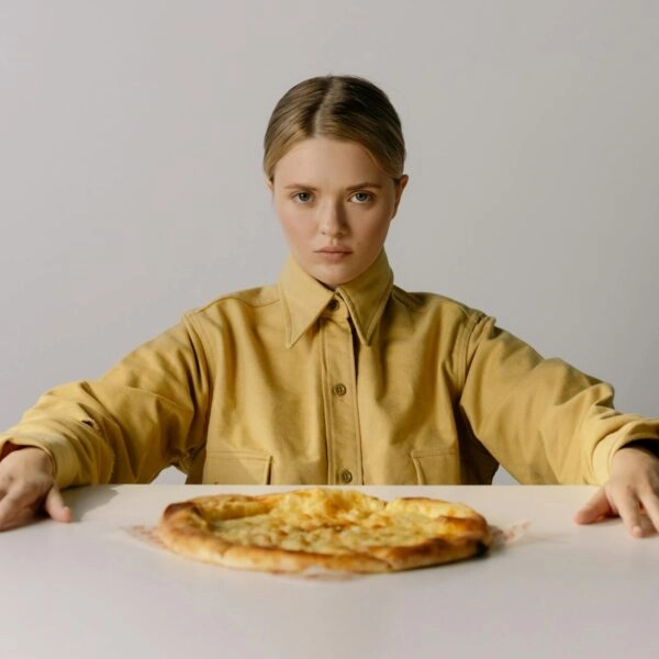 Si hasta el queso de tu pizza favorita te hace sentir mal, sospecha de la histamina. FOTO: Cottonbro/Pexels. 