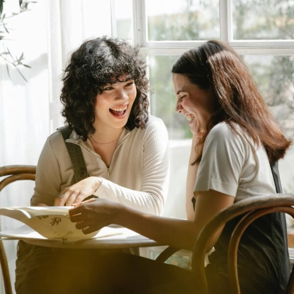 Soltar verdades a corazón abierto no siempre ayuda a tener buenas relaciones sociales. FOTO: Gary Barnes/Pexels. 