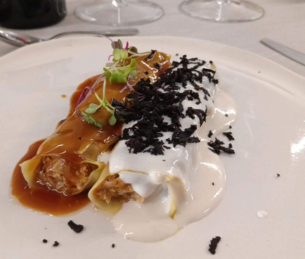 Canelón de lechazo con bechamel de oveja, del chef Ramón García.