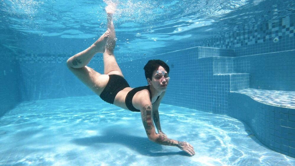 Riesgos para la salud de los ojos en la piscina y el mar