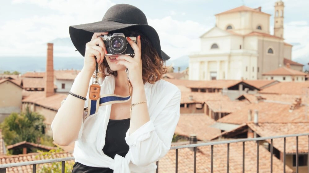 Turista de vacaciones sin pareja