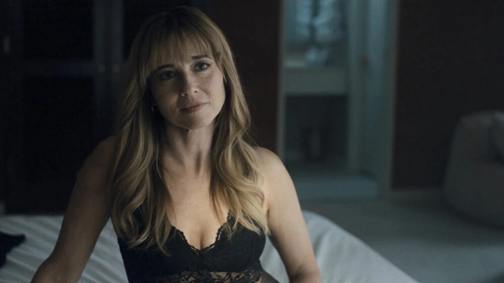 La actriz Linda Cardellini, en una escena de DTF St Louis que aborda la sexualidad a partir de los 45 años.