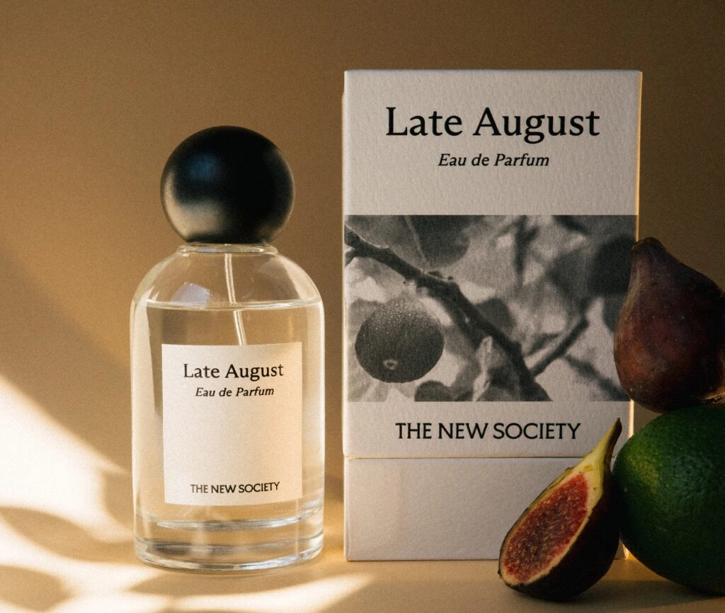 Late August de The New Society